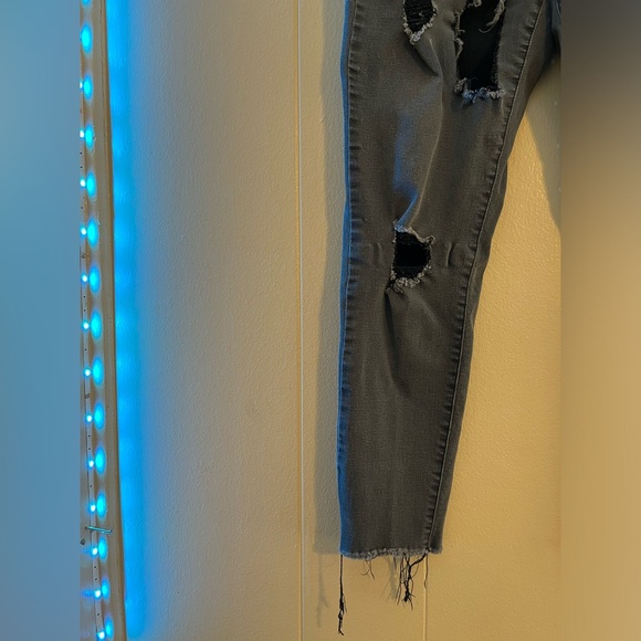 🔘🔘🔘 BLACK HIGH WAISTED DESTROYED SKINNY JEANS ⬛️⬛️⬛️ - Picture 3 of 5